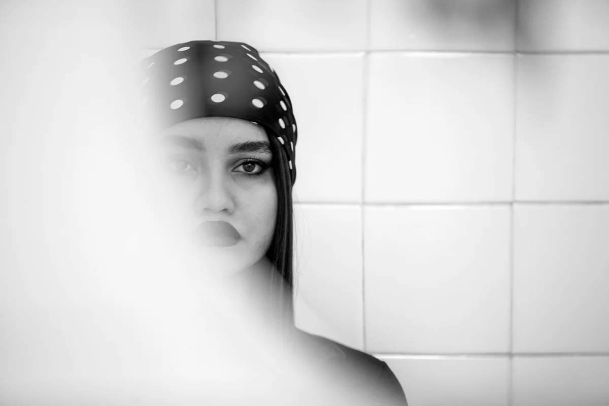 Vers noir dans les toilettes : causes et solutions efficaces en 2026