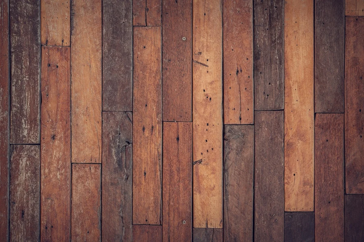 Comment rattraper le niveau d'un plancher bois en 2026 : guide pratique et astuces